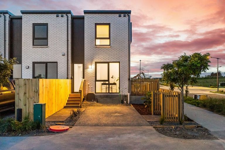 Photo of property in 216 Henwood Road, Westgate, 0814