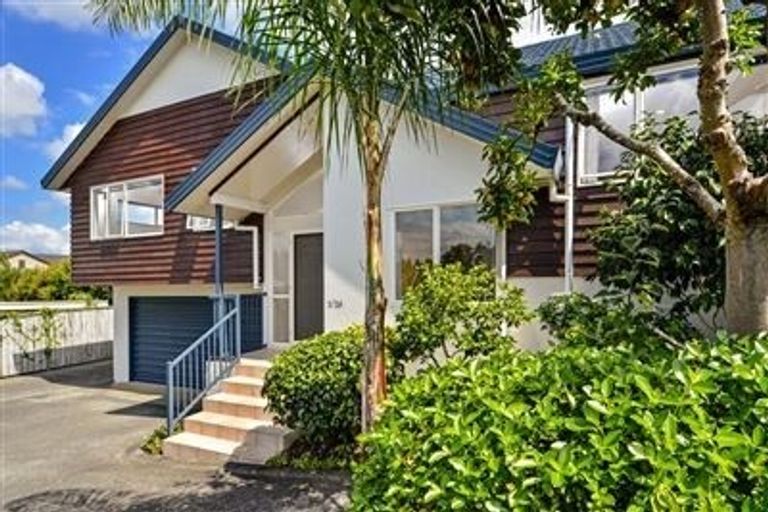 Photo of property in 2/26 Dallinghoe Crescent, Milford, Auckland, 0620