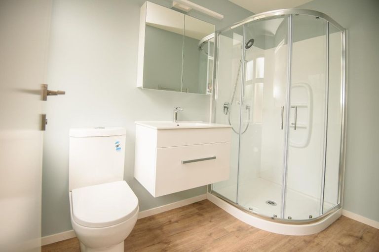 Photo of property in 50a Kahu Road, Paremata, Porirua, 5024