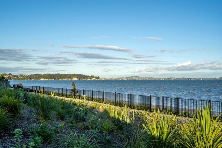 Photo of property in 2 Ocean Breeze Avenue, Hobsonville, Auckland, 0616