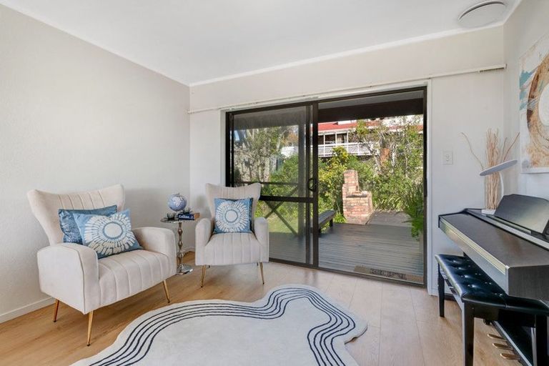 Photo of property in 24 Bronzewing Terrace, Unsworth Heights, Auckland, 0632