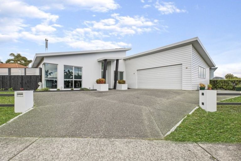 Photo of property in 2 Coral Drive, Papamoa Beach, Papamoa, 3118