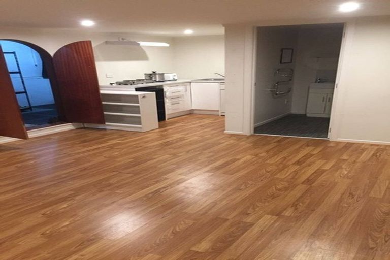 Photo of property in 12 Cypress Place, Sunnynook, Auckland, 0620