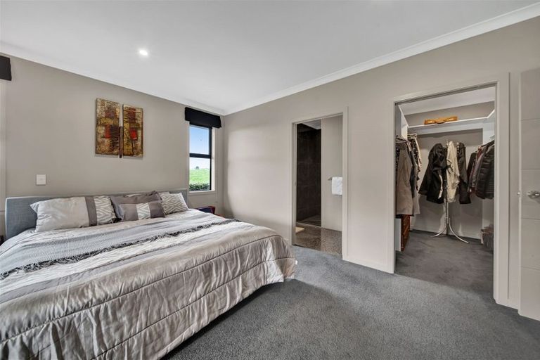 Photo of property in 15 Wentworth Lane, Waiwhakaiho, New Plymouth, 4312