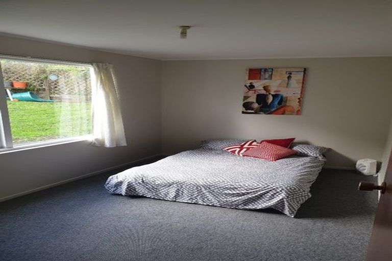 Photo of property in 18 Barron Drive, Green Bay, Auckland, 0604