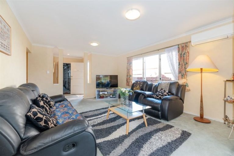 Photo of property in 10 Dainton Place, New Lynn, Auckland, 0600