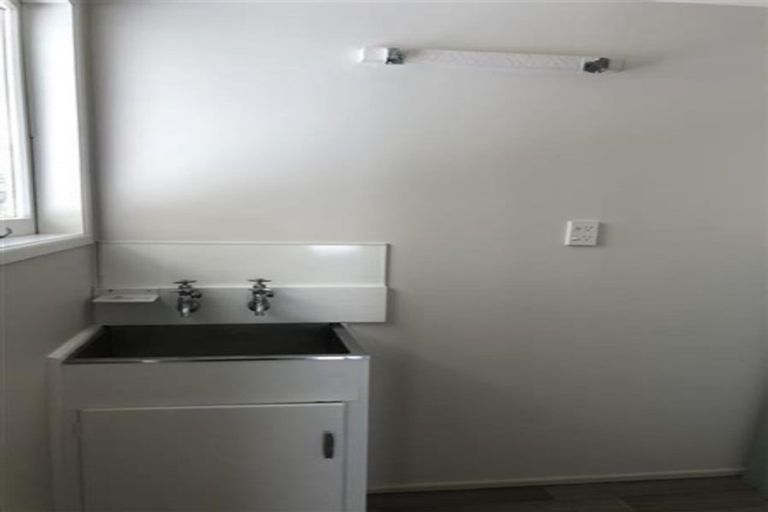 Photo of property in 30 Leaver Place, Weymouth, Auckland, 2103