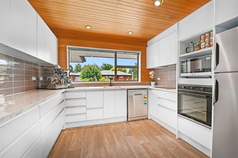 Photo of property in 2/1 Thorrington Road, Cashmere, Christchurch, 8022