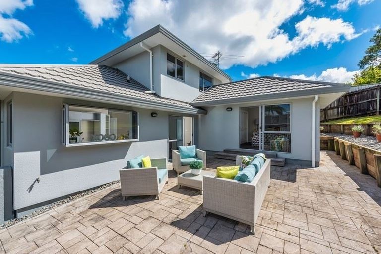 Photo of property in 13 Lagoon Way, West Harbour, Auckland, 0618