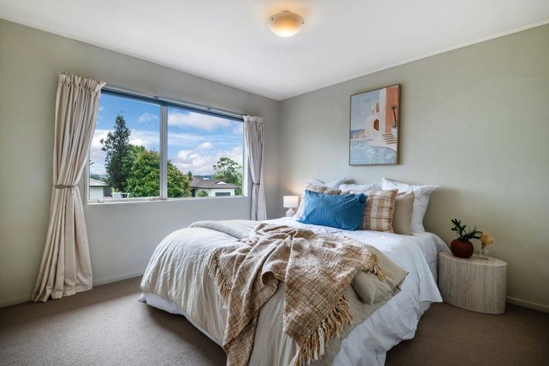 Photo of property in 1/44 Barbados Drive, Unsworth Heights, Auckland, 0632