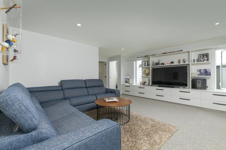 Photo of property in 2c Roland Road, Greenhithe, Auckland, 0632