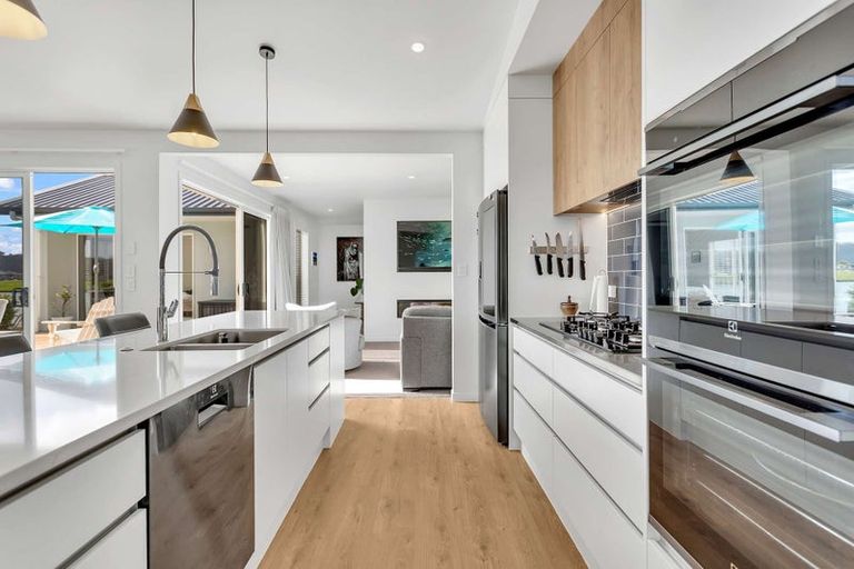 Photo of property in 30 Ngaroma Crescent, Whitianga, 3510