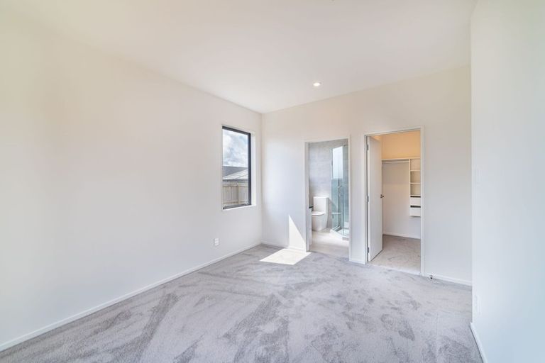 Photo of property in 18 Parton Road, Pukekohe, 2120