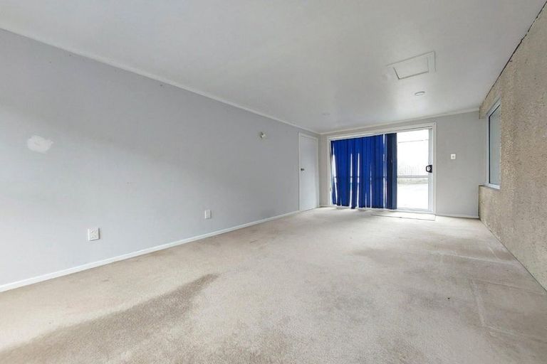 Photo of property in 56 Sherwood Avenue, Te Atatu South, Auckland, 0610