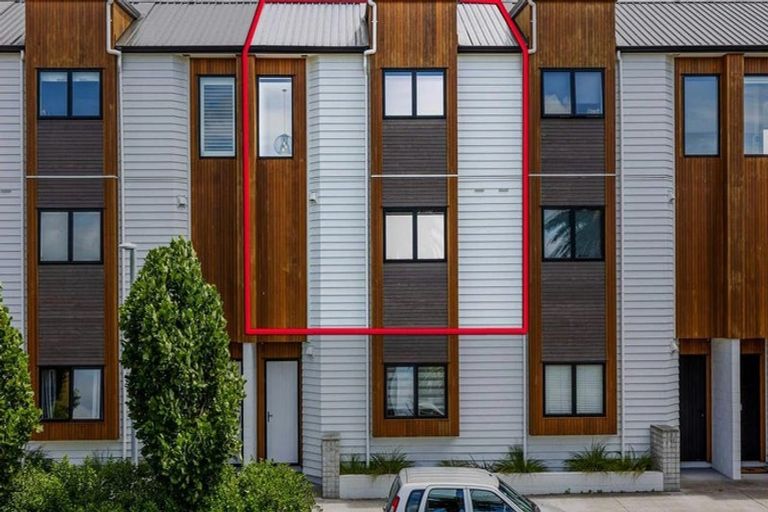 Photo of property in 3/2 Frances Bryers Road, Hobsonville, Auckland, 0616