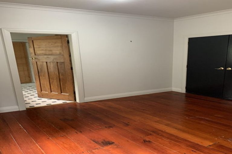 Photo of property in 12 Hargreaves Street, Mount Cook, Wellington, 6021