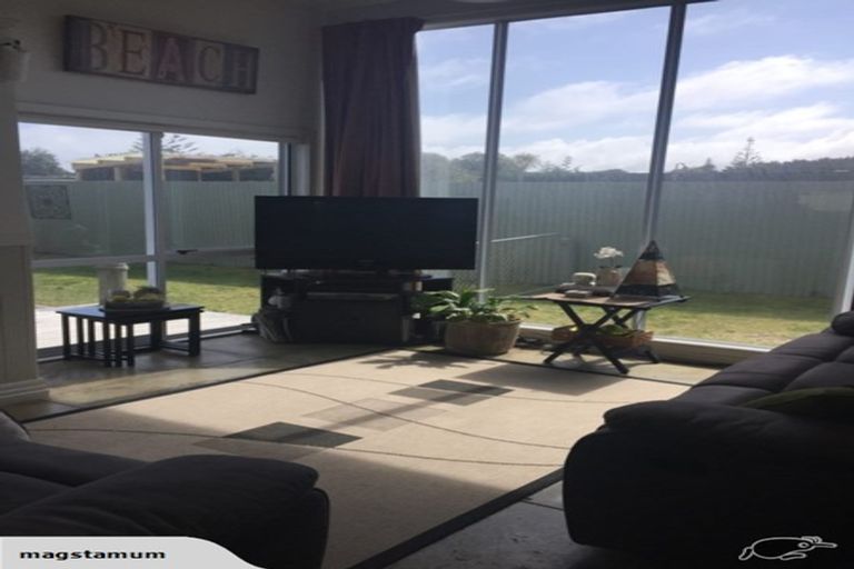 Photo of property in 12 Muapoko Street, Himatangi Beach, Foxton, 4891