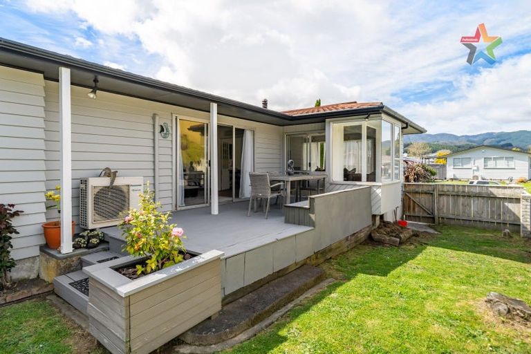 Photo of property in 5 Harvard Grove, Totara Park, Upper Hutt, 5018