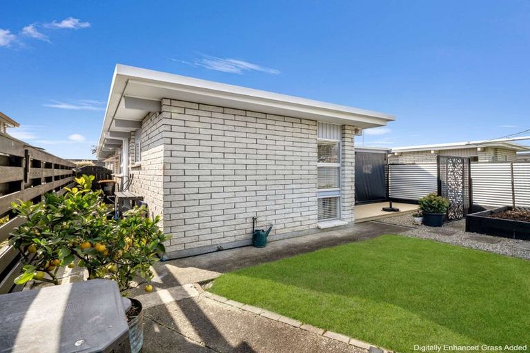 Photo of property in 2 Langley Avenue, Milson, Palmerston North, 4414
