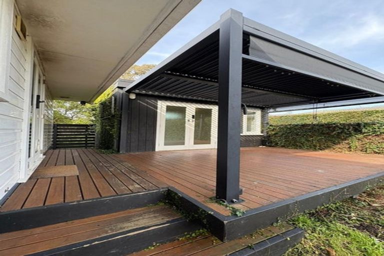 Photo of property in 17b Brookfield Road, Te Atatu Peninsula, Auckland, 0610