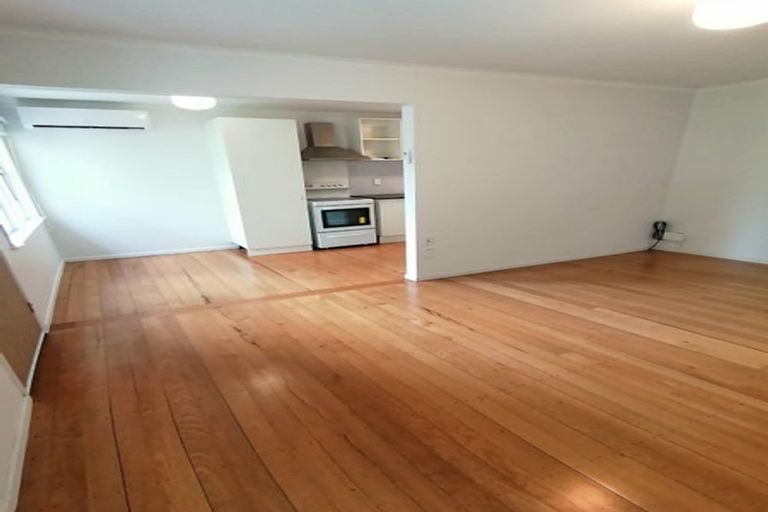 Photo of property in 2/35 Glenvar Road, Torbay, Auckland, 0630