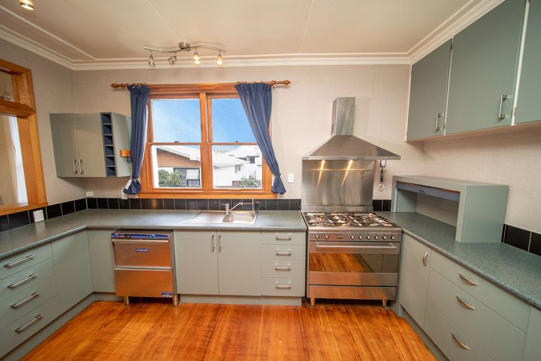 Photo of property in 10 Kelso Street, Roxburgh, 9500
