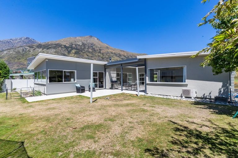 Photo of property in 33 Onslow Road, Lake Hayes, Queenstown, 9304