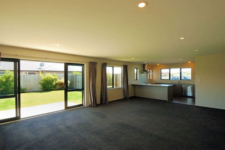 Photo of property in 17 Sequoia Way, Rangiora, 7400