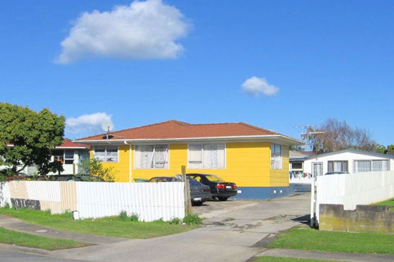 Photo of property in 11 Serrano Place, Clover Park, Auckland, 2023