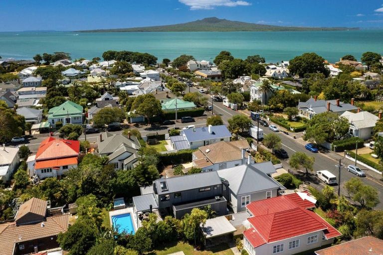 Photo of property in 11 Cheltenham Road, Devonport, Auckland, 0624