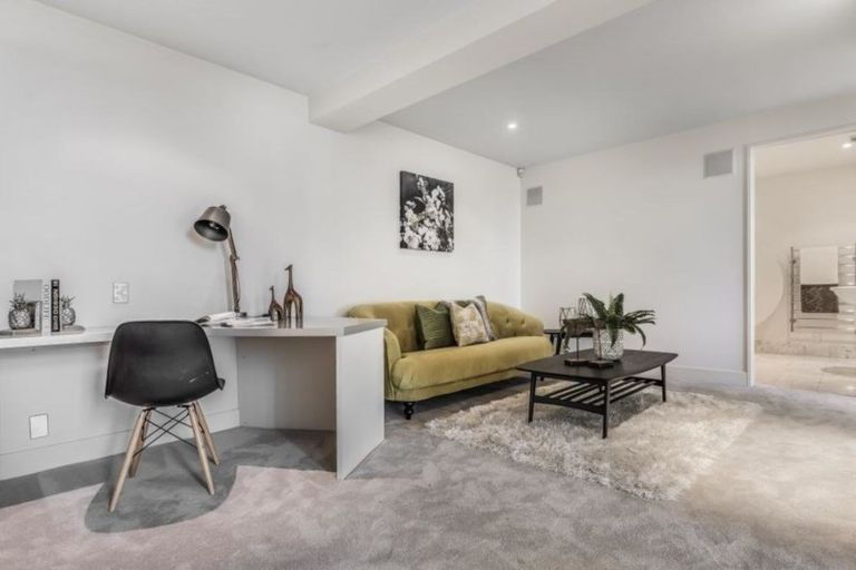 Photo of property in 20 Courtneys, West Harbour, Auckland, 0618