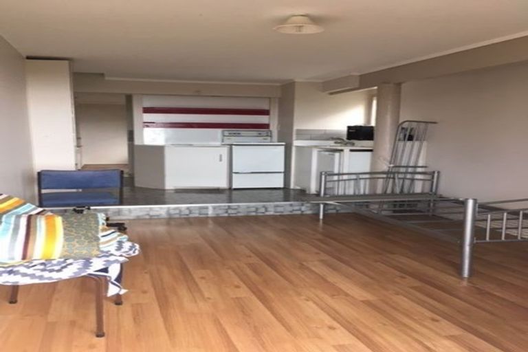 Photo of property in 33 Elliston Crescent, Stanmore Bay, Whangaparaoa, 0932