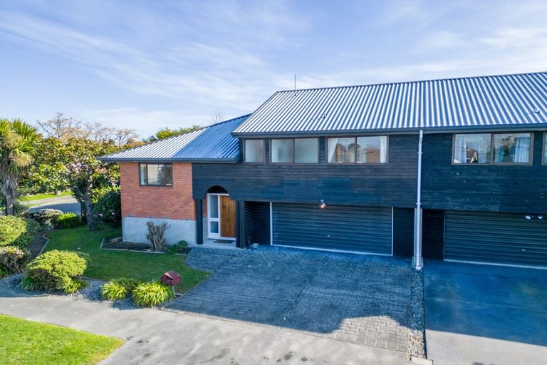 Photo of property in 2/15 Lowry Avenue, Redwood, Christchurch, 8051