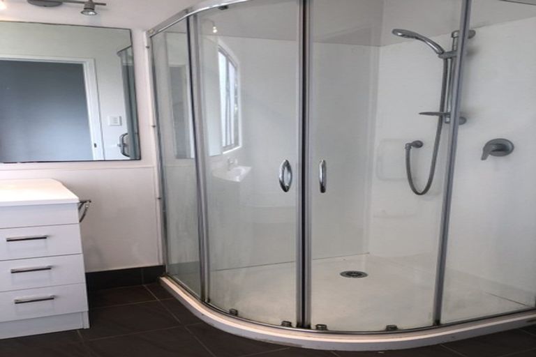 Photo of property in 73 Tramway Road, Beach Haven, Auckland, 0626