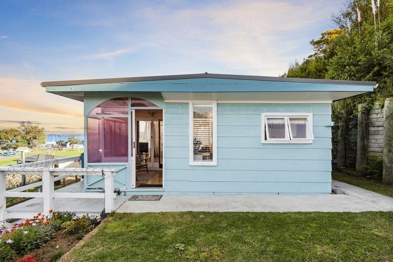 Photo of property in 39 Harbour View Road, Omokoroa, 3114