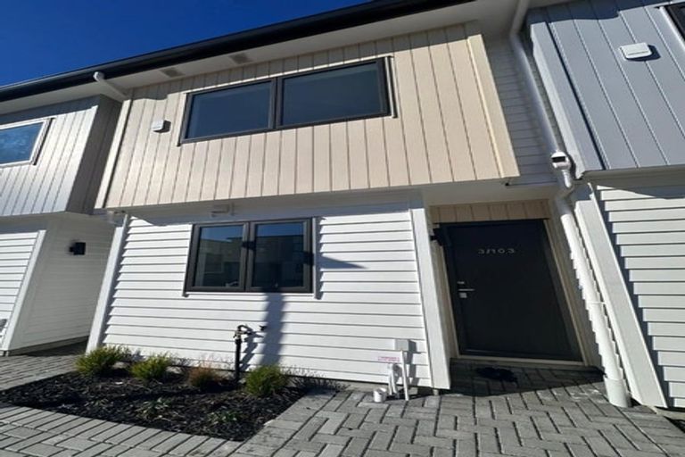 Photo of property in 2/103 Botany Road, Botany Downs, Auckland, 2010