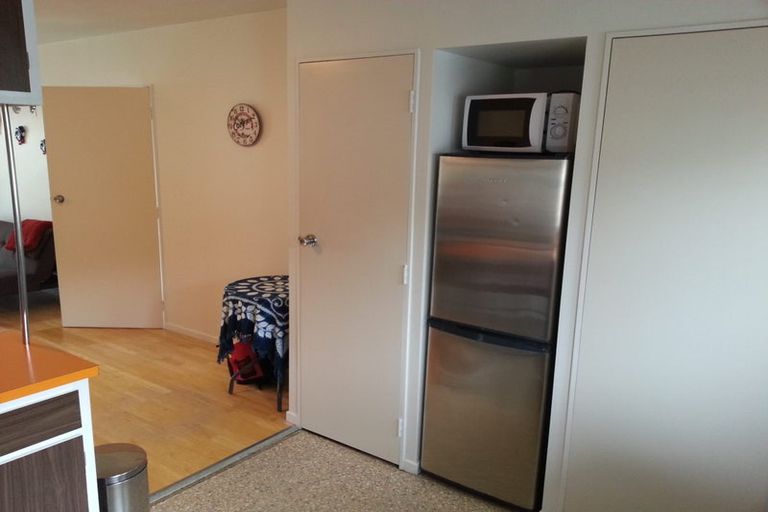 Photo of property in 2/201 Derwent Street, Island Bay, Wellington, 6023