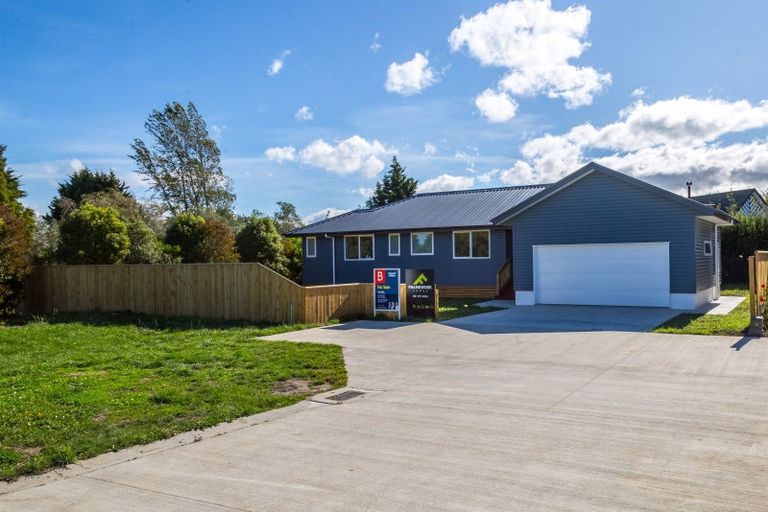 Photo of property in 9 Macrocarpa Lane, Carterton, 5713