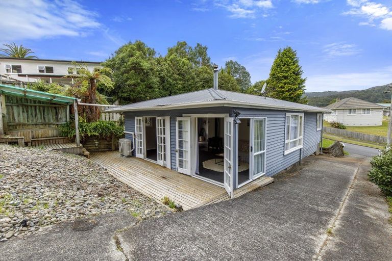 Photo of property in 81 Bird Grove, Stokes Valley, Lower Hutt, 5019