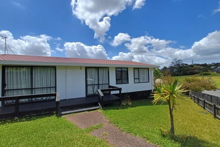 Photo of property in 16 Maywood Crescent, Glen Eden, Auckland, 0602