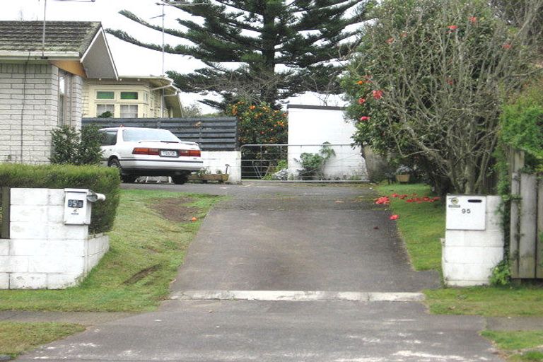 Photo of property in 2/95 Beach Road, Pahurehure, Papakura, 2113