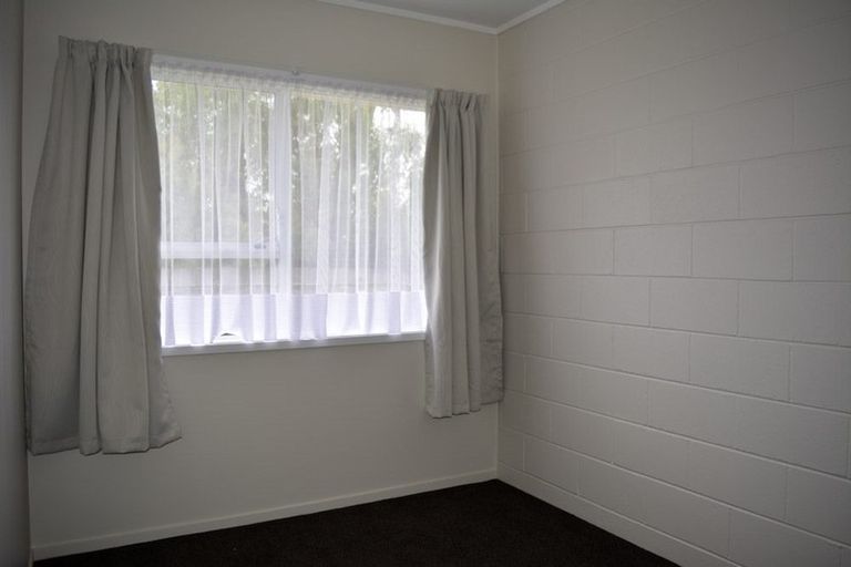 Photo of property in 4/318 Te Atatu Road, Te Atatu South, Auckland, 0610