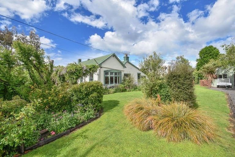 Photo of property in 6 Railway Lane, Outram, 9019