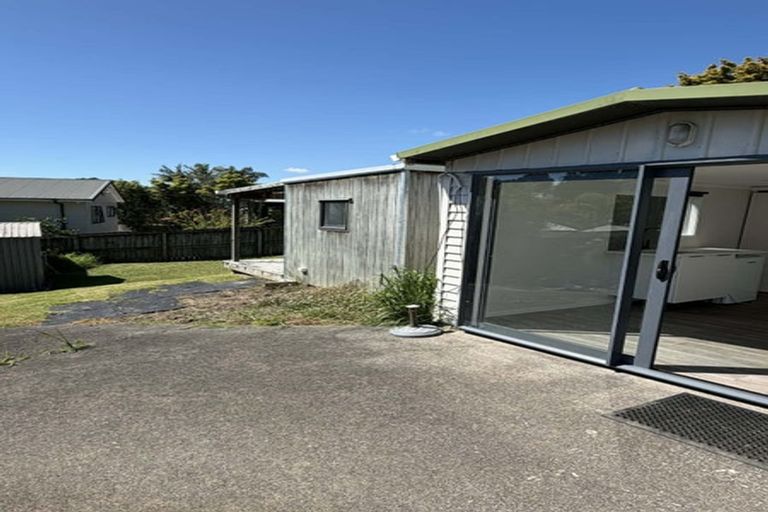 Photo of property in 28 Elliston Crescent, Stanmore Bay, Whangaparaoa, 0932
