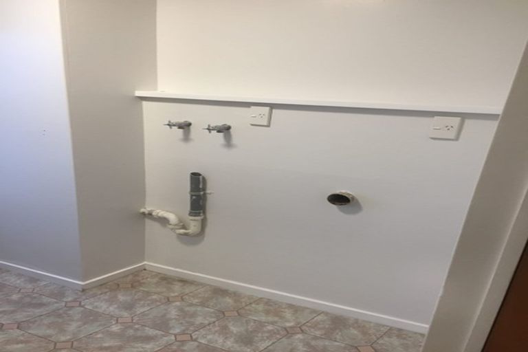 Photo of property in 2/218 Onepu Road, Lyall Bay, Wellington, 6022