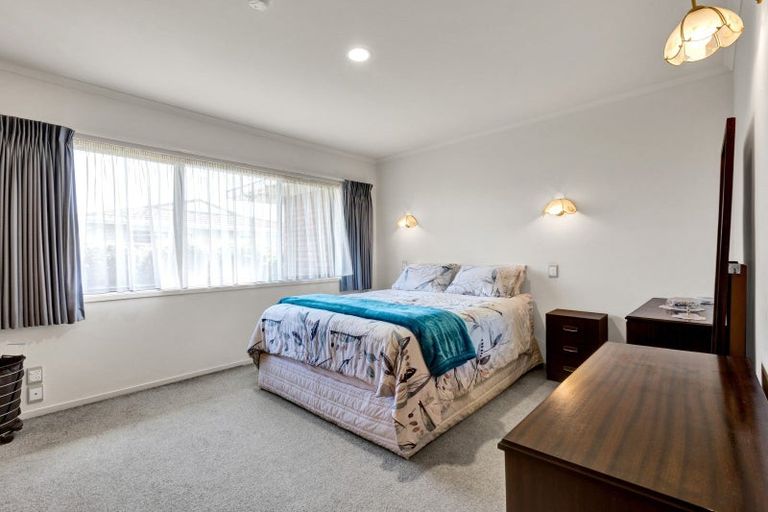Photo of property in 4 Boulevard Drive, Merrilands, New Plymouth, 4312