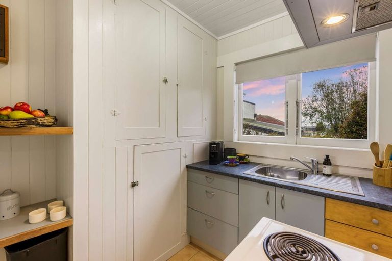 Photo of property in 19 Tirimoana Road, Te Atatu South, Auckland, 0602