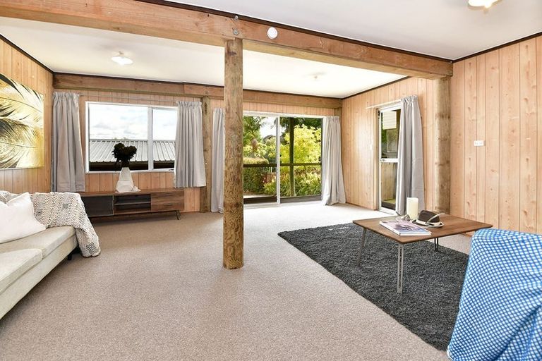 Photo of property in 214 Whangaparaoa Road, Red Beach, 0932