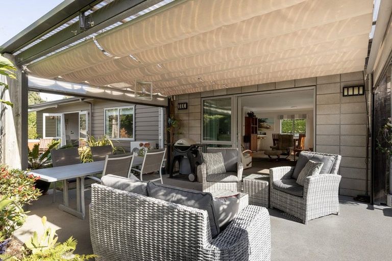 Photo of property in 16 Kayelene Place, Omokoroa, 3114