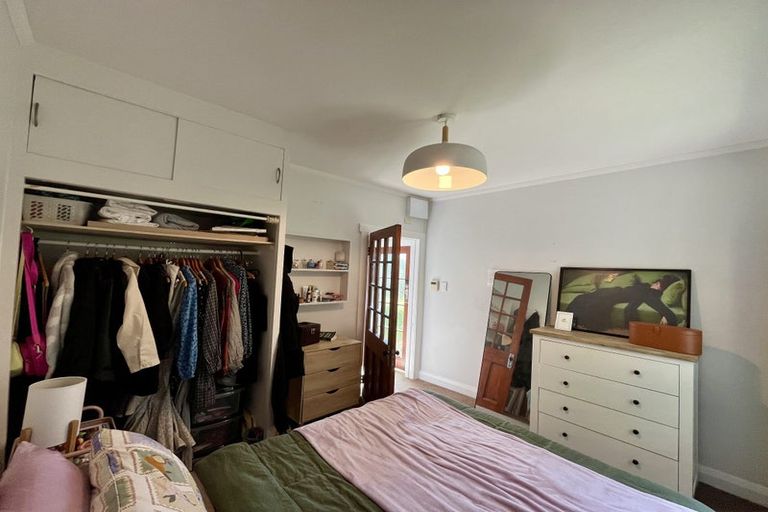 Photo of property in 94 Sutherland Road, Melrose, Wellington, 6023